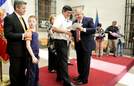 Ministerio del Interior hace entrega del Fondo Social Presidente de la República 2013