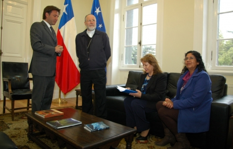 Intendente y Obispo de Magallanes llamaron a colaborar con la campaña de Navidad “Noche Buena”