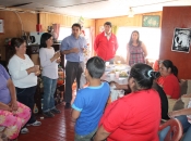 Gobierno entrega recursos a familia de Campamento de La Unión