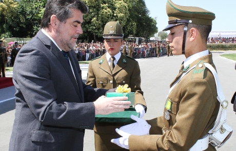 Alrededor de mil nuevos Carabineros reforzarán operativos de seguridad en las calles de la Región Metropolitana