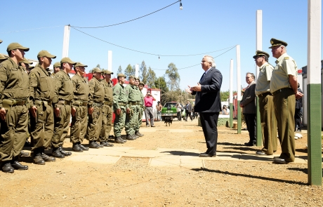 Ministro Chadwick y General Director de Carabineros visitan zona afectada por ataques incendiarios en La Araucanía