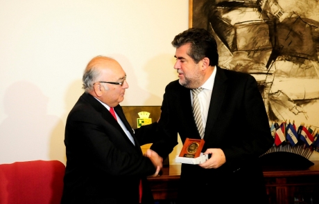 Subsecretario Ubilla recibe reconocimiento de Bomberos y destaca incremento de recursos para la institución