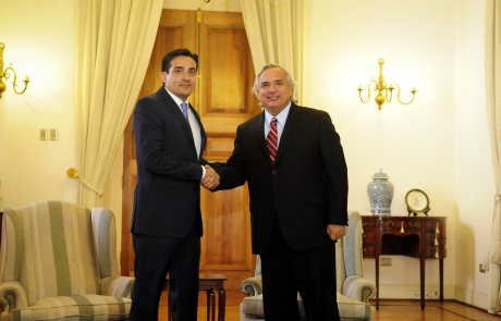 Ministro Chadwick se reúne con futuro titular de Interior para coordinar traspaso de mando